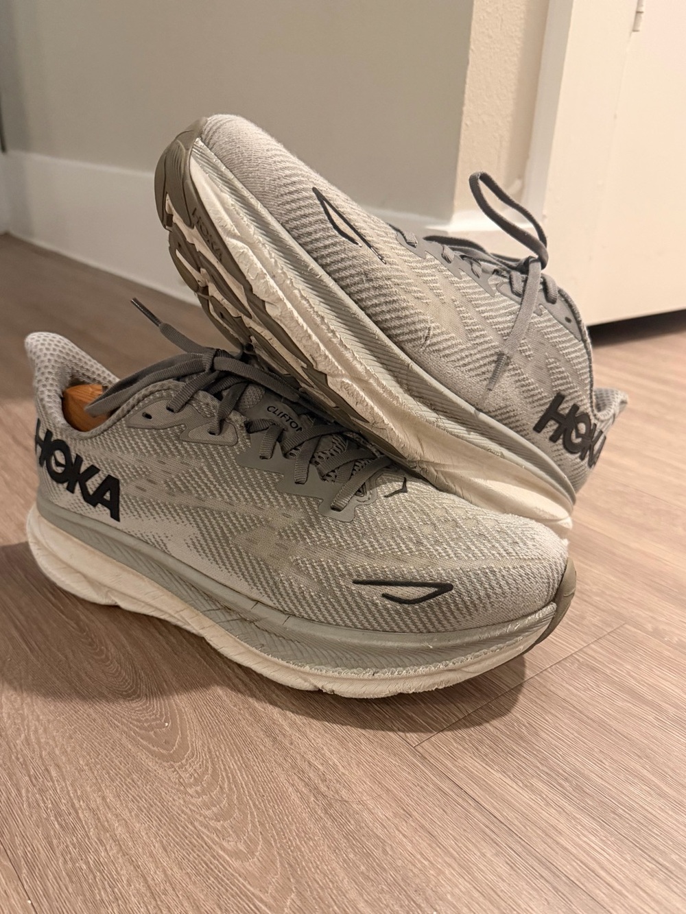 Hoka One One Mens Clifton 9 1127895 HMBC Gray Running Shoes Sneakers Size 9.5 2E